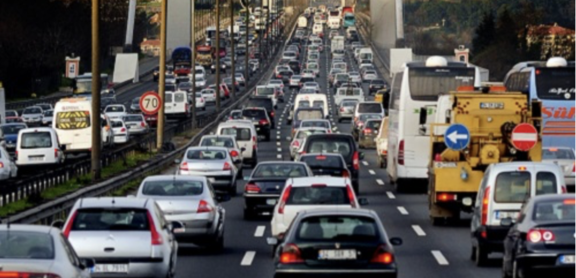 Otobanlarda Yeni Trafik Düzeni: Orta Şeridi Yanlış Kullanana Ceza Geliyor