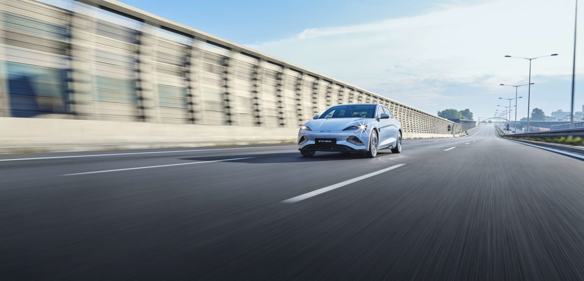 BYD’nin Elektrikli Sportif Sedanı SEAL, Türkiye’ye Özel Üretilen 160 kW’lık Versiyonuyla Yollara Çıkıyor