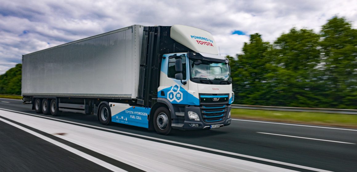 Toyota Avrupa’da Yakıt Hücreli Kamyonlarla Sıfır Emisyon Lojistiğini Başlatıyor