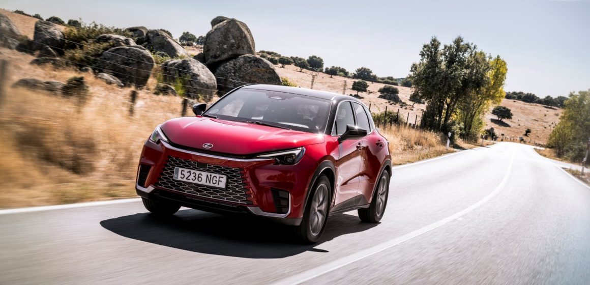 LBX Red (2) Lexus Lüks Deneyimini Tüm Duyulara Hitap Ederek Yeniden Şekillendiriyor