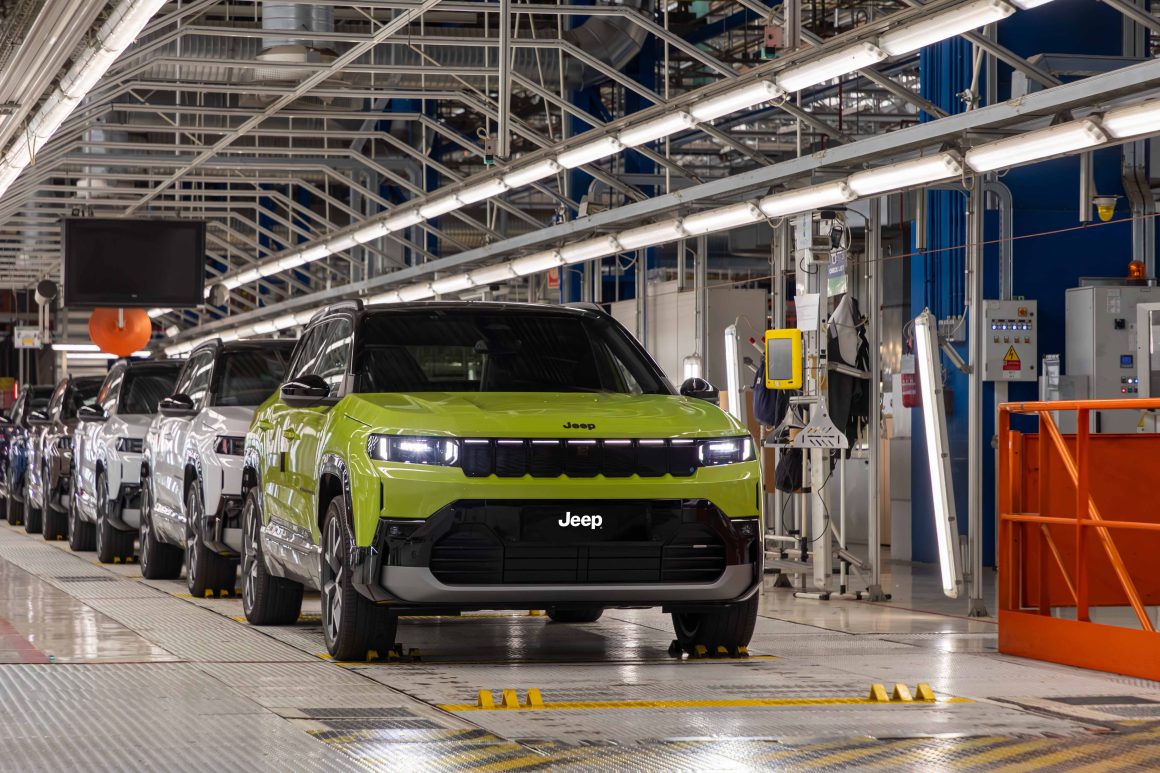 Jeep® Tamamen Yenilenen Kompakt SUV Modeli Compass’ın Üretimine Start Verdi!