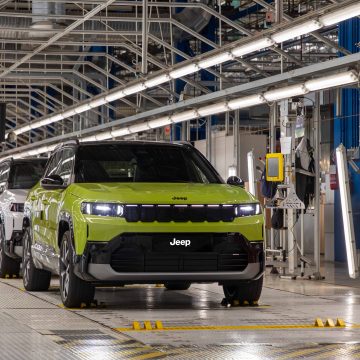 Jeep® Tamamen Yenilenen Kompakt SUV Modeli Compass’ın Üretimine Start Verdi!